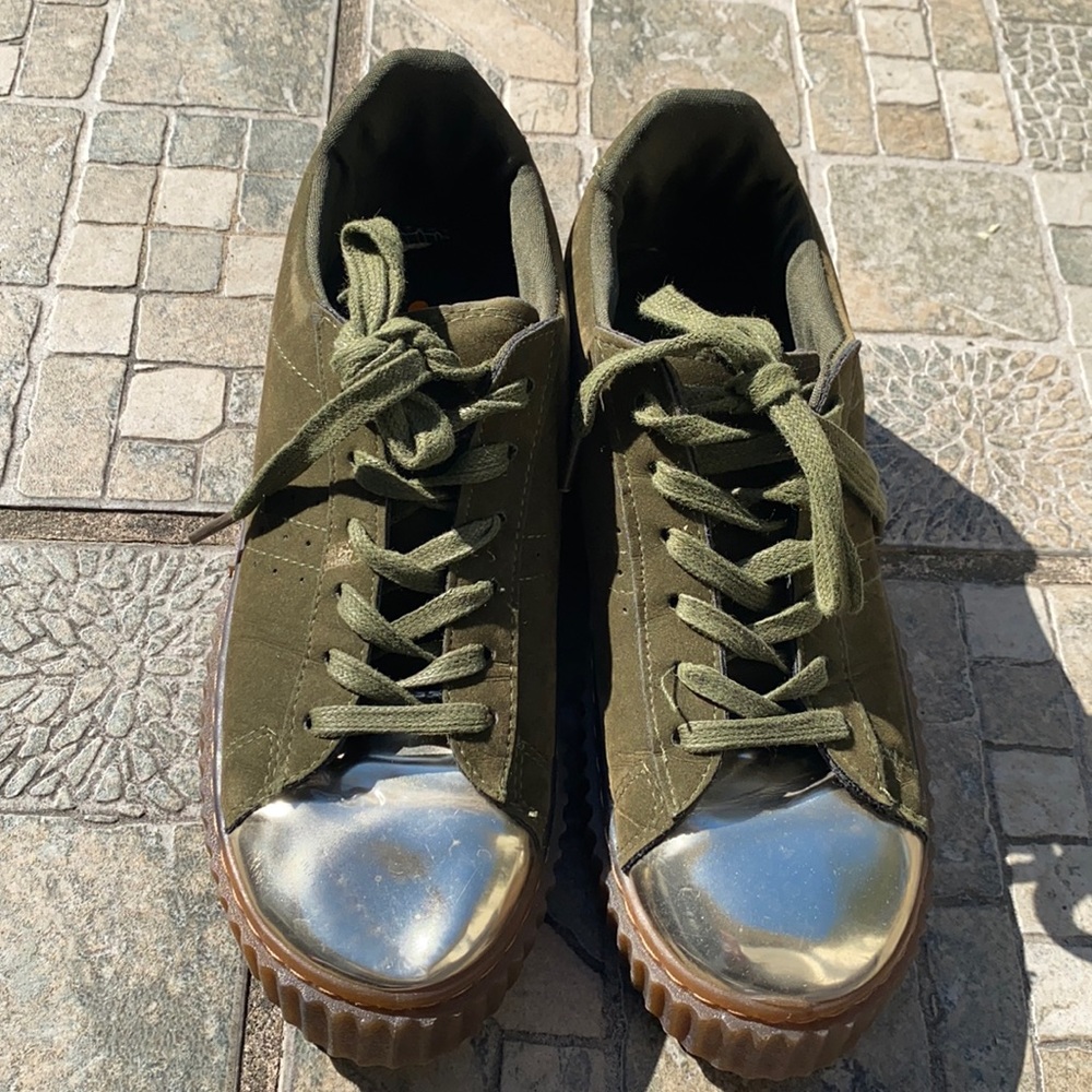 Via Pinky Collection Winnie Darkgreen Size 8.5 Chunky Heel Tennis Shoes Sneaker